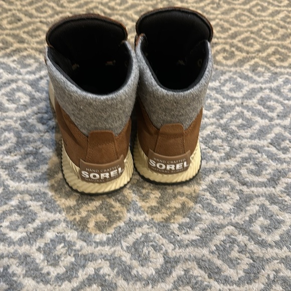 Sorel boots - Picture 4 of 5